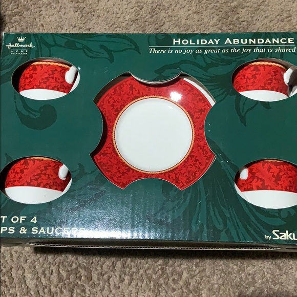 Red Holiday Plate set - Picture 1 of 1